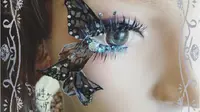 Seorang lash artis dari Jepang, Miyuki menciptakan sebuah desain bulu mata palsu dengan aksen sayap kupu-kupu di bagian sisinya. (Foto: Instagram/@myk_eyelashes)