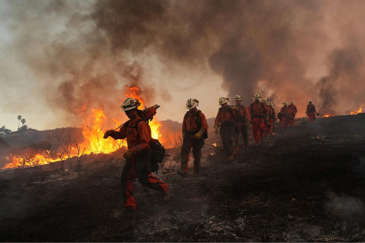 FOTO: Kebakaran Hutan Mengerikan di Utara Los Angeles,  Ribuan Warga Dievakuasi