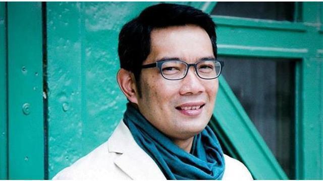 Perebutan kursi DKI 1 mulai seru. Sejumlah tokoh mulai 'cek ombak' memproklamirkan diri. Nama Ridwan Kamil juga menyeruak. Wali Kota Bandung ini akan segera memberikan kepastian. dan seperti apa wajah Facebook 12 tahun yang lalu? ini jawabannya 
