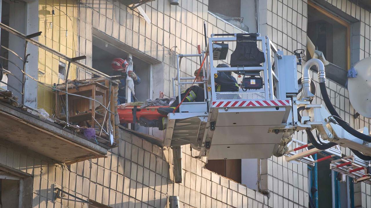 FOTO: Detik-Detik Drone Rusia Menyerang Gedung Bertingkat di Ukraina