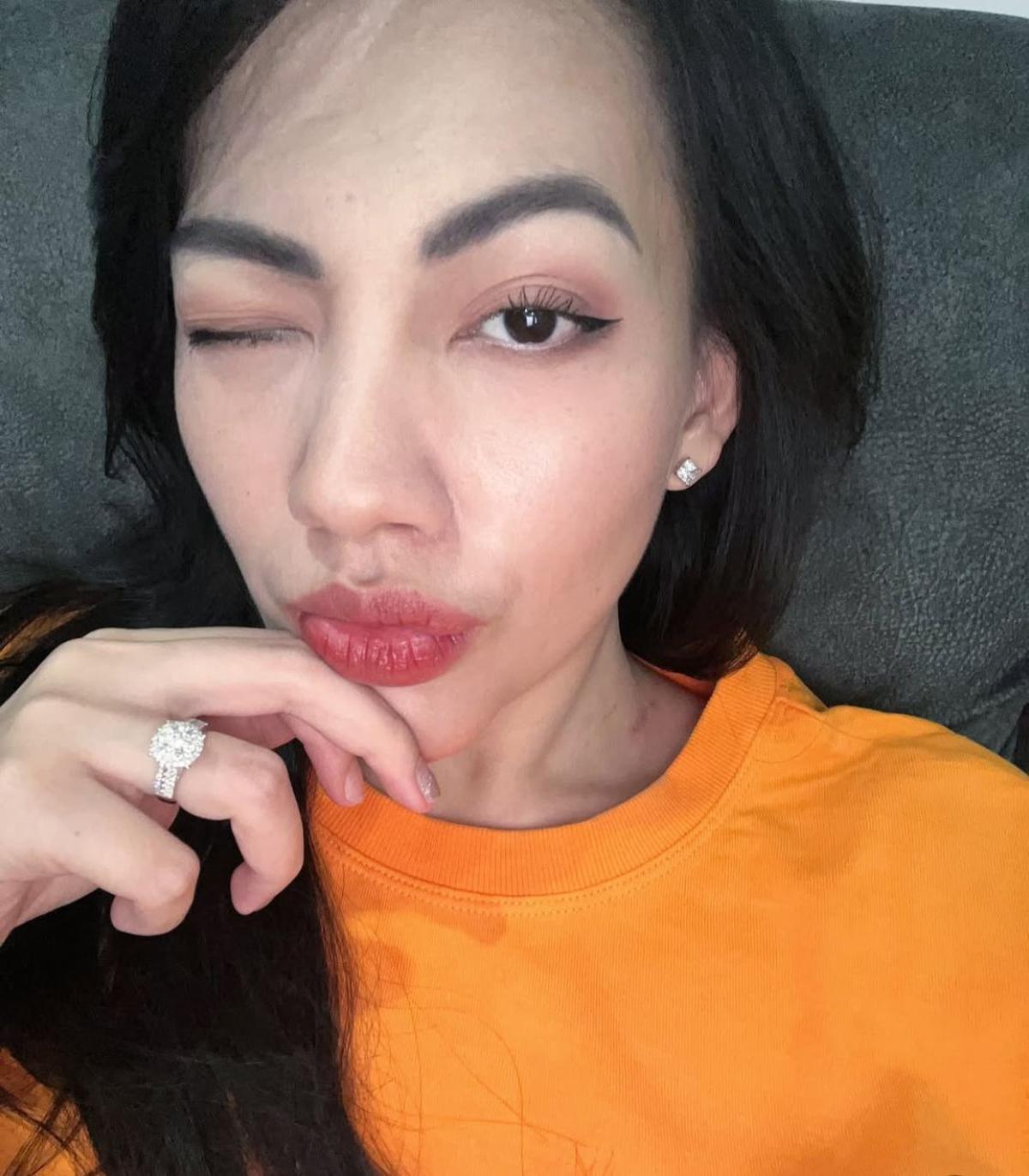 5 Potret Selfie Kezia Karamoy yang Memikat, Netizen Terpukau dengan Berbagai Ekspresinya