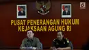 Kepala Pusat Penerangan Hukum Kejaksaan Agung, Muhammad Rum memberikan keterangan pers di Kejaksaan Agung, Jakarta, Kamis (3/8). Dalam kasus tersebut melibatkan Kajari Pamekasan, Rudi Indra dan Bupati Pamekasan,‎ Achmad Syafi'i. (Liputan6.com/Johan Tallo)