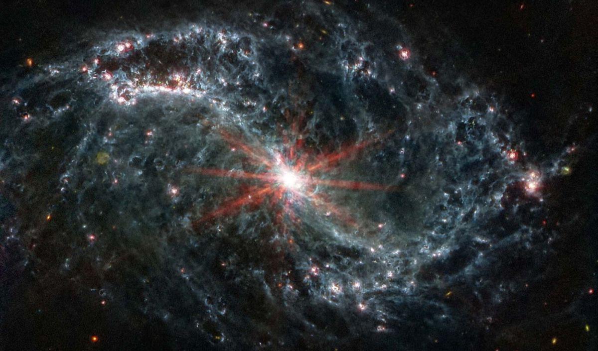 <b>Galaksi Spiral&nbsp;NGC 7496</b>