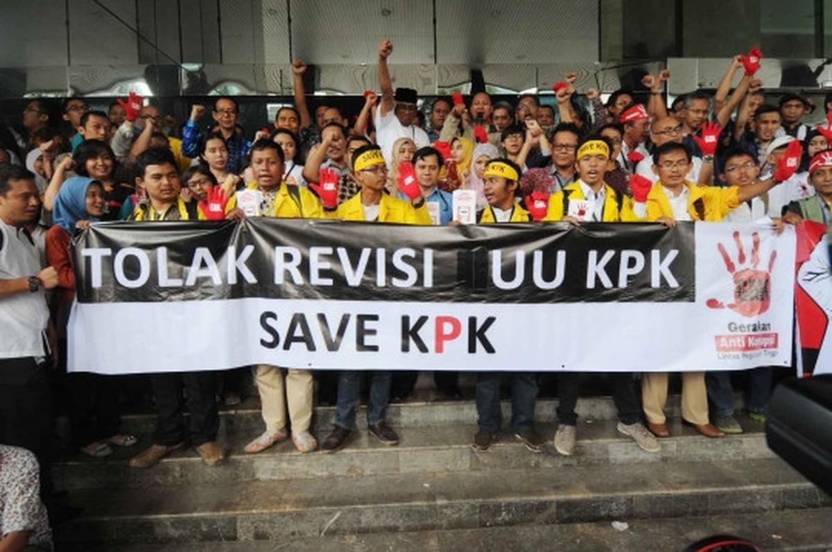 Ruki cs dan massa antikorupsi kompak menolak revisi UU KPK