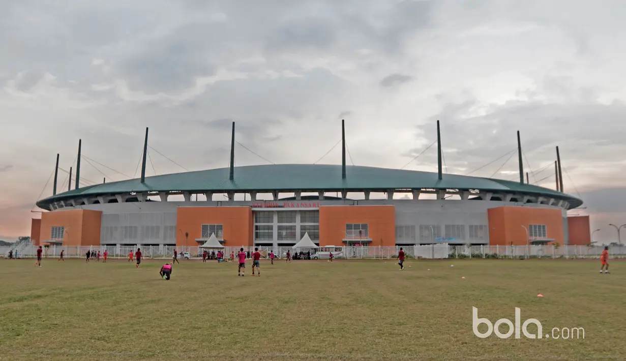 Suasana lapangan tempat berlatih finalis Piala Presiden 2017, Pusamania Borneo FC di Stadion Pakansari, Bogor, (9/3/2017). (Bola.com/Nicklas Hanoatubun)