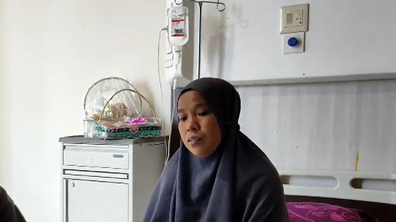 Momen Bidan Ditandu Warga Desa 5 Jam Karena Lumpuh Tiba-tiba Ini Bikin Haru