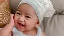 Netizen pun dibuat salfok dengan topi yang digunakan baby Moana karena ternyata diapersnya.[instagram/riaricis]