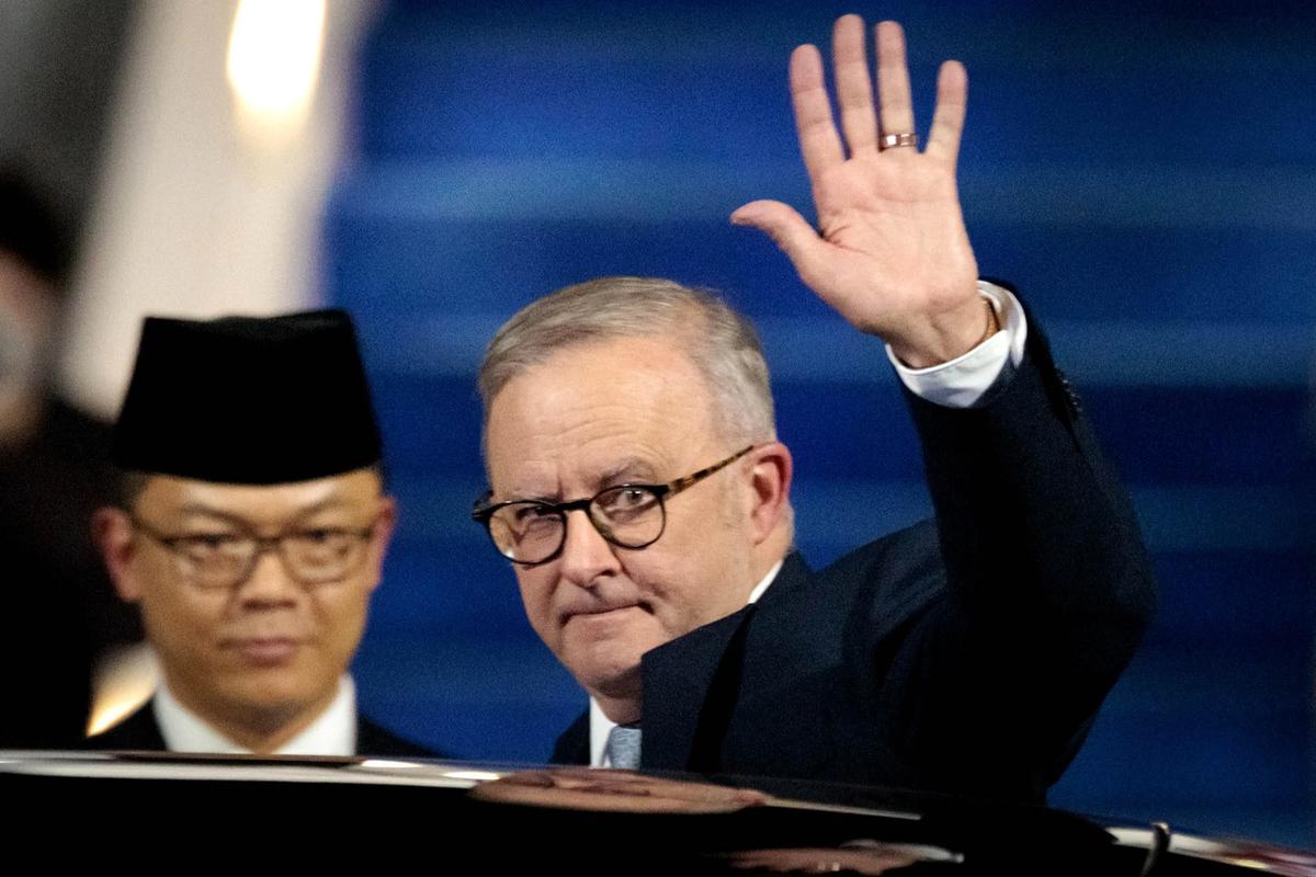 FOTO: PM Australia Anthony Albanese Tiba di Jakarta Disambut Menlu dan Menteri Investasi