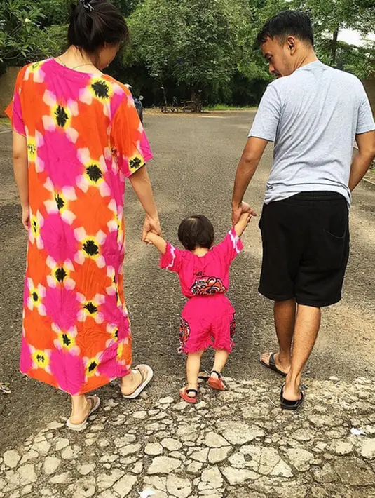 "Janji TheOnsu di ucap setiap pagi, dan Thalia sweet banget" tulis Ruben sebagai keterangan video yang diunggah sejak awal bulan ini. (Instagram/ruben_onsu)