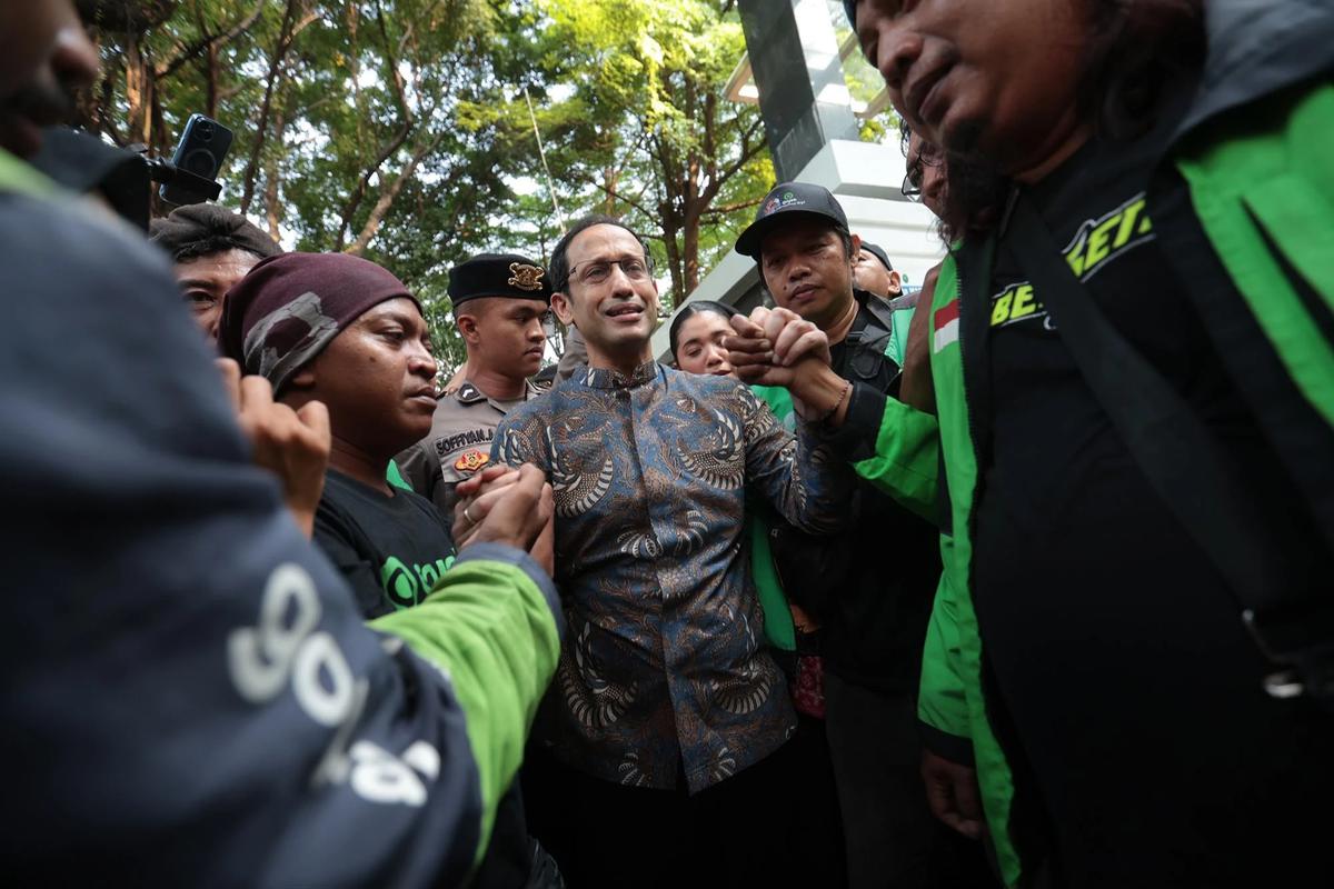 FOTO: Tangis Nadiem Pecah Usai Divomis 10 Tahun