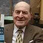 Henry Heimlich, penemu teknik untuk bantu orang yang tersedak, tutup usia di umur 96 tahun. 