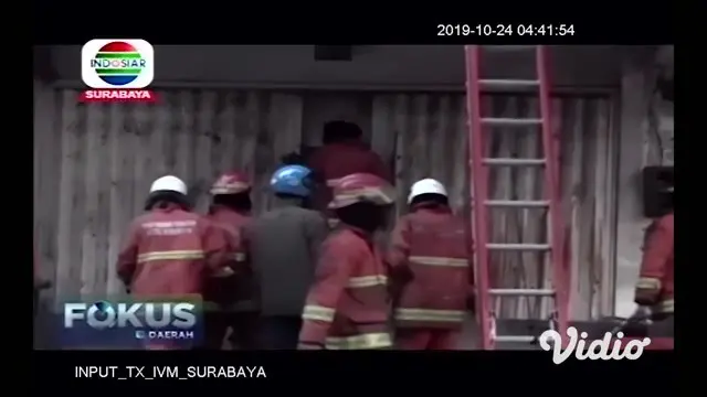 Sebuah gudang elpiji dan penampungan ban milik Mulyono Tjandra yang berada di Jalan Indrapura, Surabaya terbakar, pada Rabu (23/10/2019) dini hari.