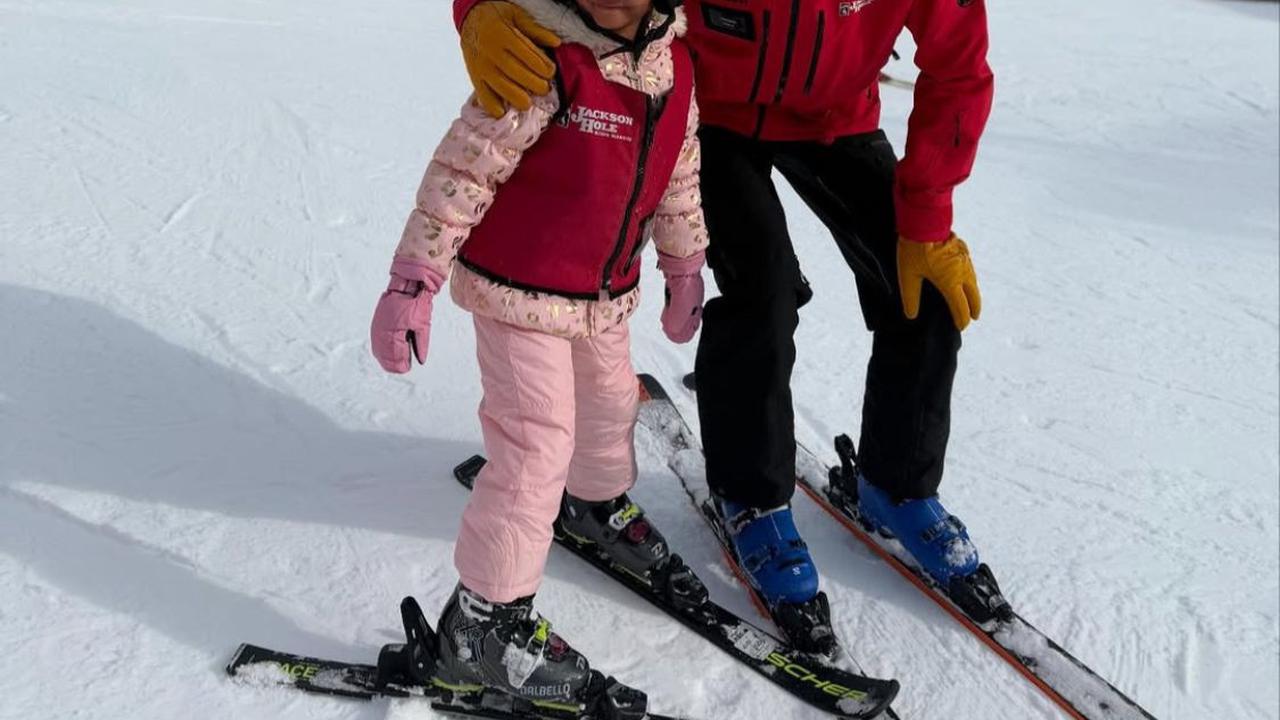 7 Potret Farah Quinn dan Keluarga Nikmati Liburan Musim Dingin, Snowboard Hingga Momen Santai!
