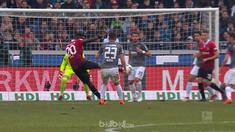 Bek tengah Hannover, Salif Sane menorehkan gol tendangan voli sensasional, namun gol tersebut tidak cukup untuk menghindarkan timn...