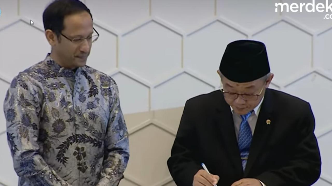 VIDEO: [FULL] Sertijab Nadiem Langsung ke Tiga Menteri Pilihan Prabowo di Kabinet Merah Putih