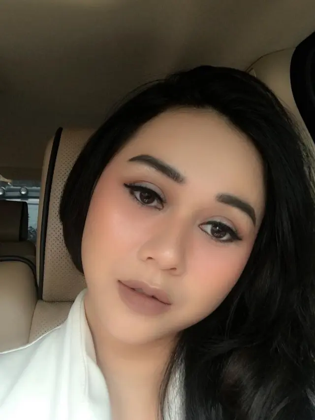 [Bintang] Bikin Hati Cenat-cenut, Cantiknya Aura Kasih dengan Makeup yang Menggoda Iman