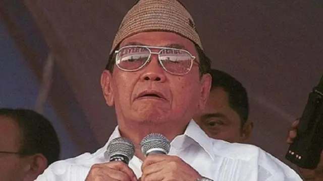 gus dur peci