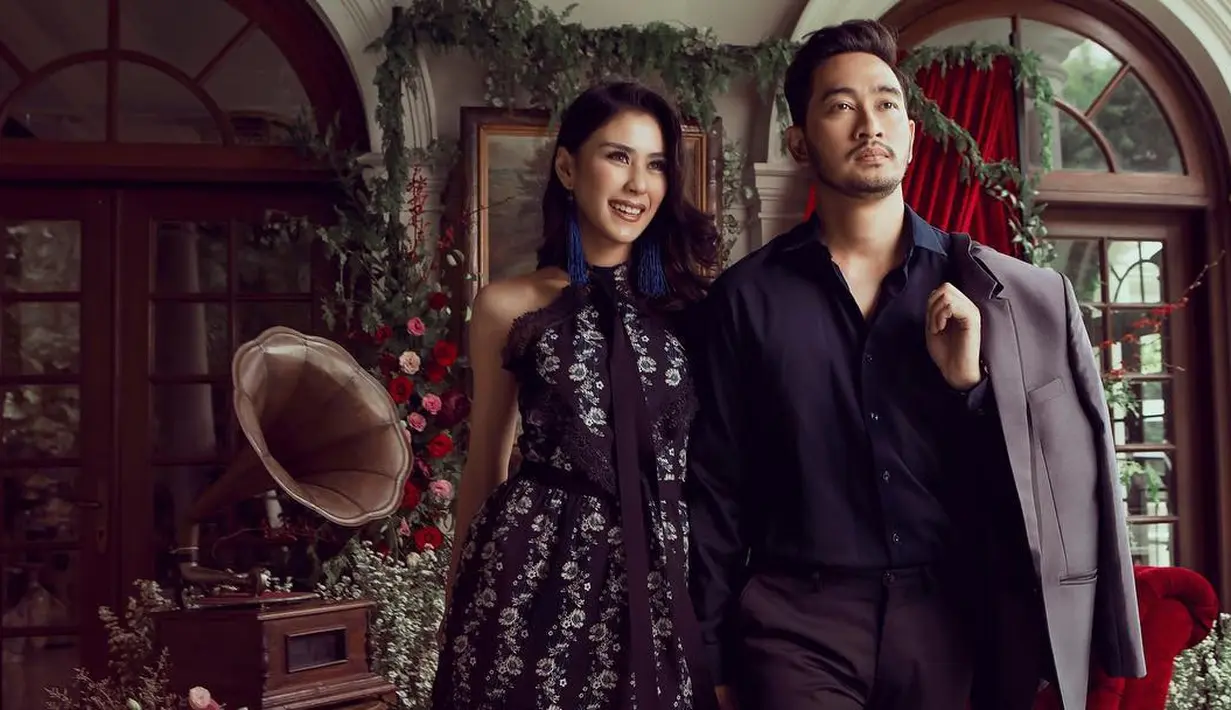 Menuju pernikahan yang akan berlangsung pada bulan April 2018 mendatang, Syahnaz dan Jeje semakin sibuk mempersiapkannya. Mulai dari merancang konsep, melakukan fitting baju, hingga foto prewedding. (Instagram/syahnazs)