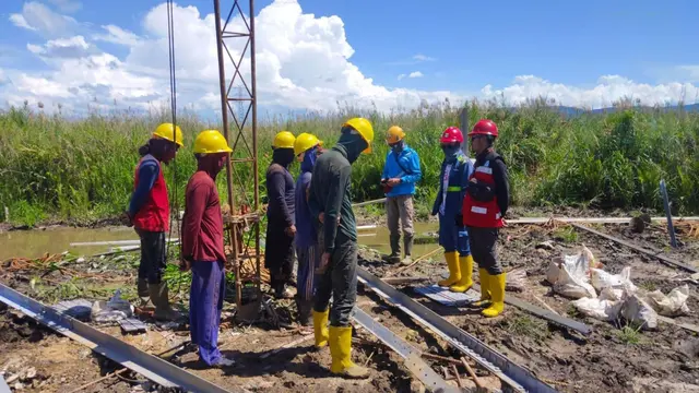 PLN secara khusus akan melakukan upaya percepatan pembangunan Saluran Udara Tegangan Tinggi (SUTT) 150 kV Selaru – Sebuku. (Dok PLN)