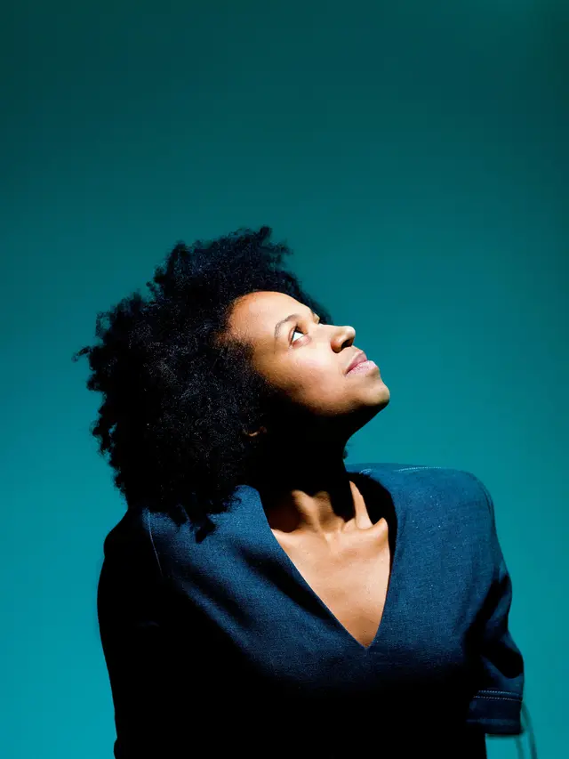 Bentuk Garis Leher V