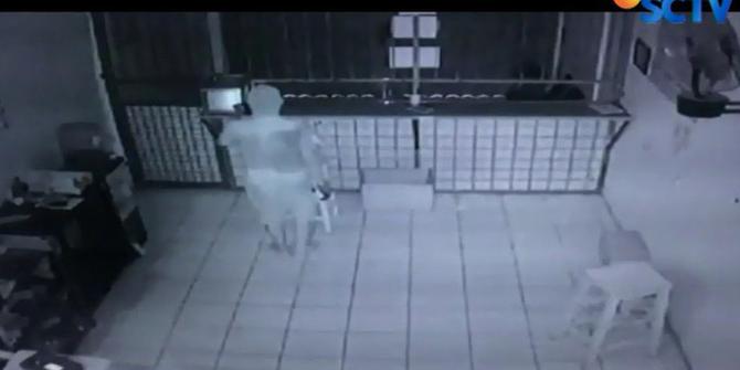 Detik-Detik Pembobolan Rumah Gadai di Depok dan Bekasi