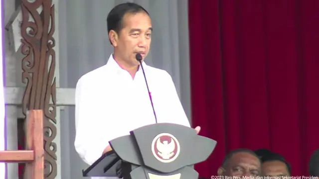 Presiden Joko Widodo atau Jokowi menghadiri puncak acara Sail Teluk Cendrawasih di Biak Numfor, Papua Kamis (23/11/2023).