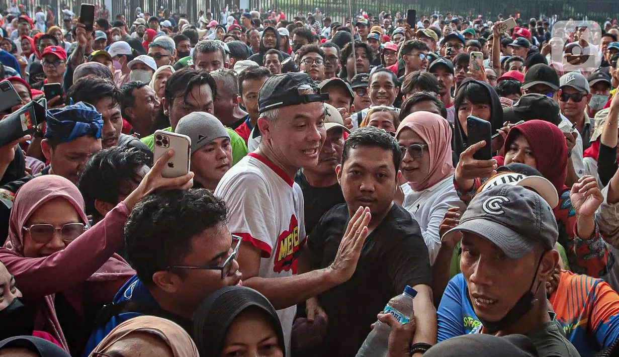 "Ganjar presiden, Ganjar presiden," kata relawan pendukungnya yang kompak mengenakan kaos berwarna putih. (Liputan6.com/Faizal Fanani)