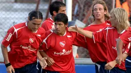 Bersama Independiente mulai musim 2002/2003 hingga 2005/2006 ia total tampil dalam 56 laga dengan mencetak 23 gol. Tak ada satu gelar pun yang diraihnya bersama Independiente. (AFP/Sebastiao De Souza)