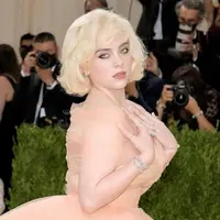 Acara galang dana  bertabur bintang top dunia, Met Gala 2021 kembali digelar. Tema kali ini adalah “American fashion” dan ekshibisi akan dibagi dalam dua bagian yang pertama In America: A Lexicon of Fashion dan In America: An Anthology of Fashion. (Instagram/fashion_wallet)