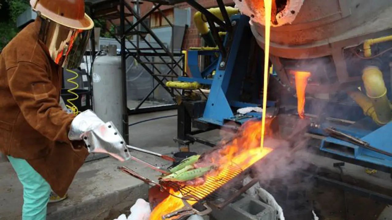 Berani Cicipi Steak yang Dipanggang dengan Lava Pijar?