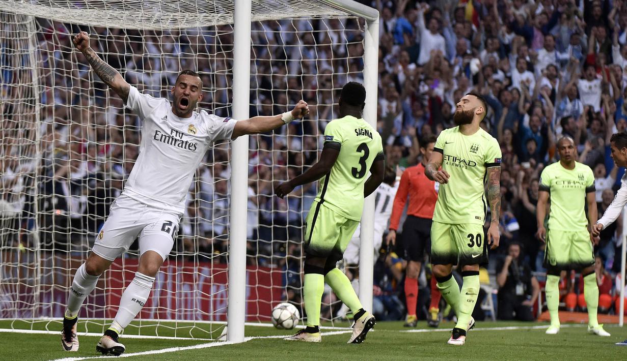 Striker Real Madrid, Jese Rodriguez, merayakan gol yang dicetak Gareth Bale ke gawang Manchester City pada Liga Champions di Stadion Santiago Bernabeu, Rabu (4/5/2016). Jese resmi meninggalkan PSG dan bergabung ke Stoke City. (AFP/Gerard Julien)