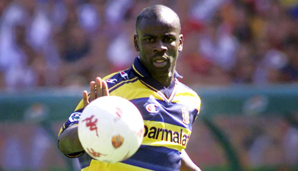 Lilian Thuram terkenal sebagai bek kokoh Parma era 1990-an. Pemain asal Prancis tersebut tercatat telah tampil sebanyak 228 kali, dari tahun 1996 hingga 2001. (AFP/Gabriel Bouys)