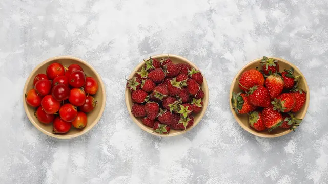 Stroberi dan Tomat [Dok/freepik.com]