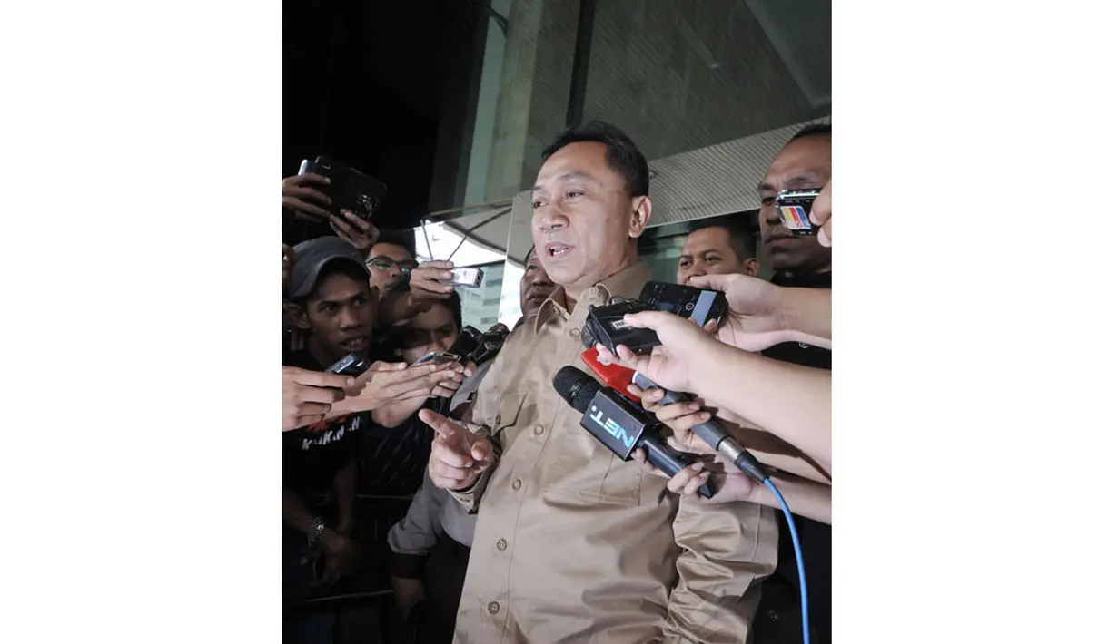 Selasa (24/6/14), Zulkifli Hasan menjalani pemeriksaan di KPK sebagai saksi penyidikan kasus dugaan suap rekomendasi tukar menukar kawasan hutan di Bogor. (Liputan6.com/Johan Tallo)