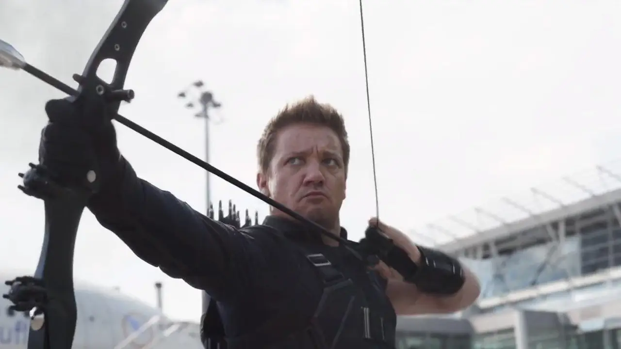 Jeremy Renner - Hawkeye - 6 Momen Captain America: Civil War yang Bikin Baper