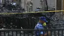 Penyelidikan untuk memahami apa penyebab tragedi tersebut. (AP/Rafiq Maqbool)
