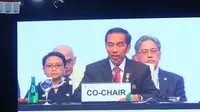 Presiden Jokowi saat menghadiri penutupan di KTT Asia Afrika 2015, Jakarta, Kamis (23/4/2015). Tiga poin hasil KTT yaitu Pesan Bandung 2015, Deklarasi Penguatan Kemitraan Asia Afrika dan Deklarasi Dukungan Untuk Palestina (Liputan6.com/Herman Zakharia) 