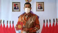 Tepat di Hari Pers Nasional (HPN) 2021, Ketua Satuan Tugas Penanganan COVID-19 di Indonesia, Doni Monardo, menerima medali emas dari Dewan Pers yang dinilai berjasa dalam membangun kerjasama dengan pers selama pandemi Virus Corona (Foto: Dokumen BNPB)