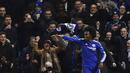Pemain Chelsea, Willian merayakan golnya ke gawang FC Porto pada lanjutan liga Champions grup G di Stadion Stamford Bridge, London, Kamis (10/12/2015).  (AFP Photo/Ben Stansall)