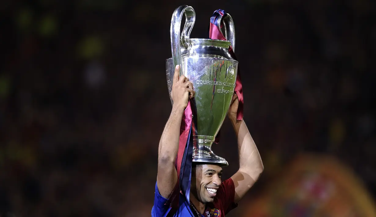 Thierry Henry dianggap sebagai pemain terbesar Arsenal. Kepindahannya ke Barcelona tahun 2007 membuat fan Arsenal sedih. Bersama Barcelona, Henry meraih banyak gelar termasuk trofi Liga Champions 2009. (AFP/Filippo Monteforte)