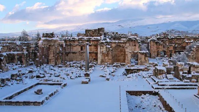 Ketika Salju Selimuti Kota Baalbek di Lebanon