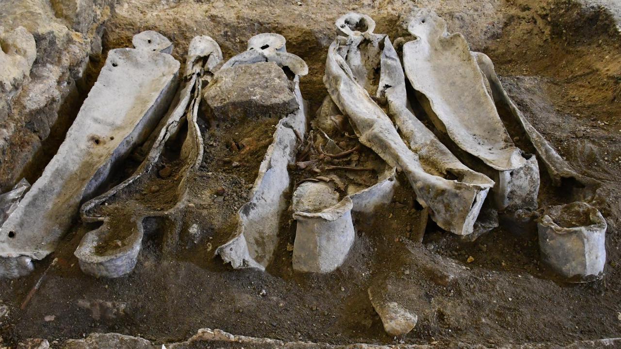 Arkeolog Pecahkan Misteri Sosok Dalam Peti Mati yang Ditemukan di Bawah Katedral Notre-Dame, Ternyata Berisi Jasad Dua Tokoh Penting