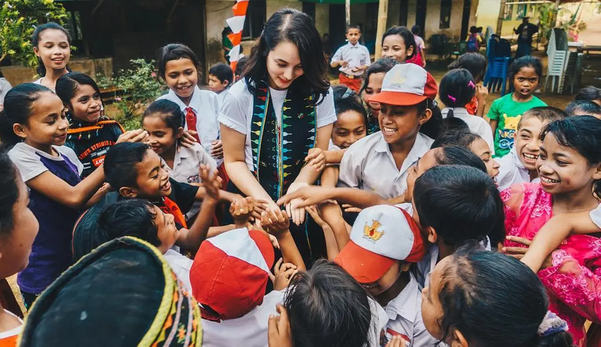 Kebahagiaan bersama anak-anak di 'Taman Bacaan Pelangi' (Liputan6/IG/@chelseaislan)