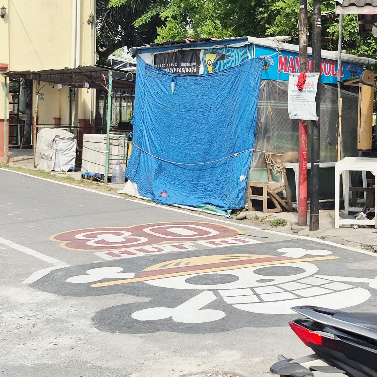 Tak ada pelarangan pemasangan bendera dan mural one piece