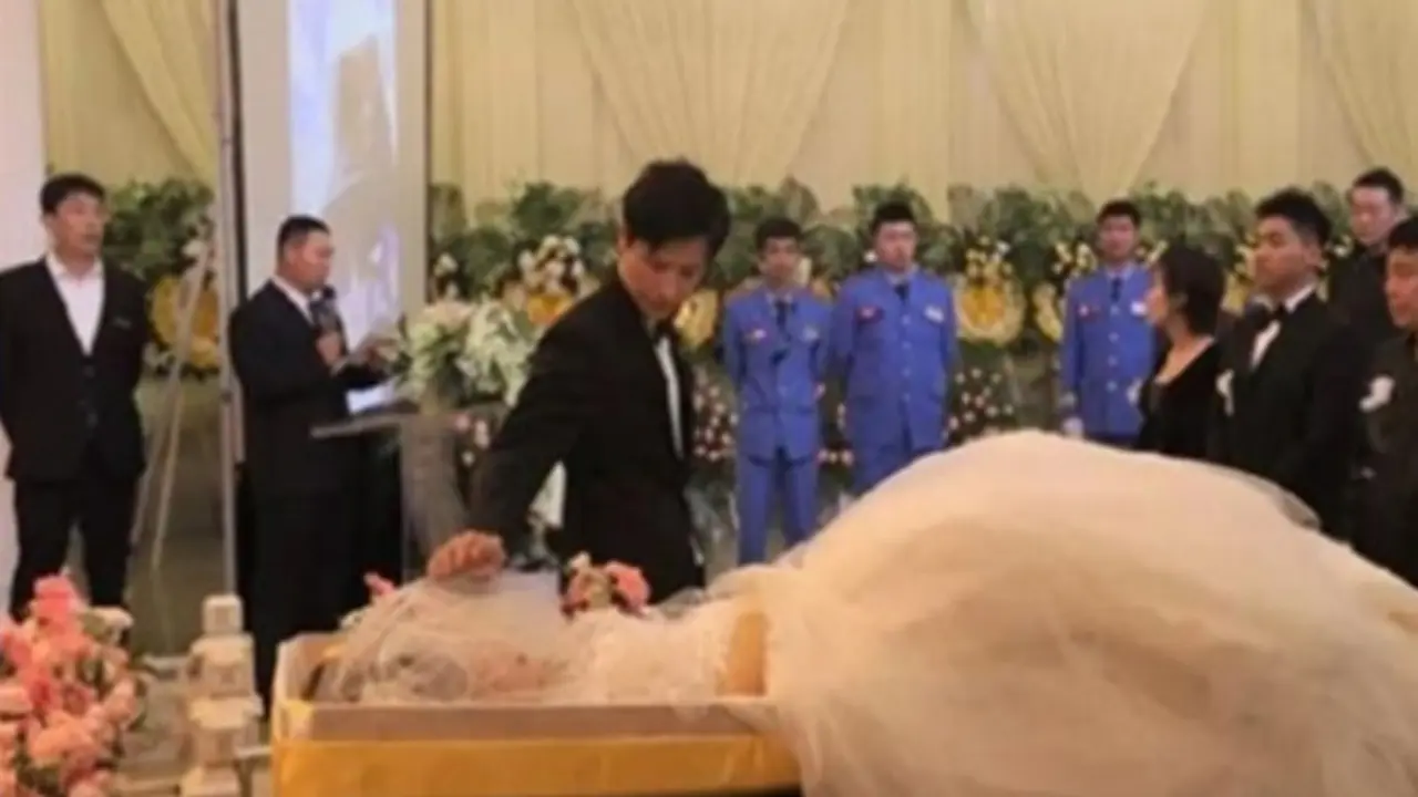 Kisah Pilu Pria Menikah Sekaligus Memakamkan Kekasih di Hari yang Sama