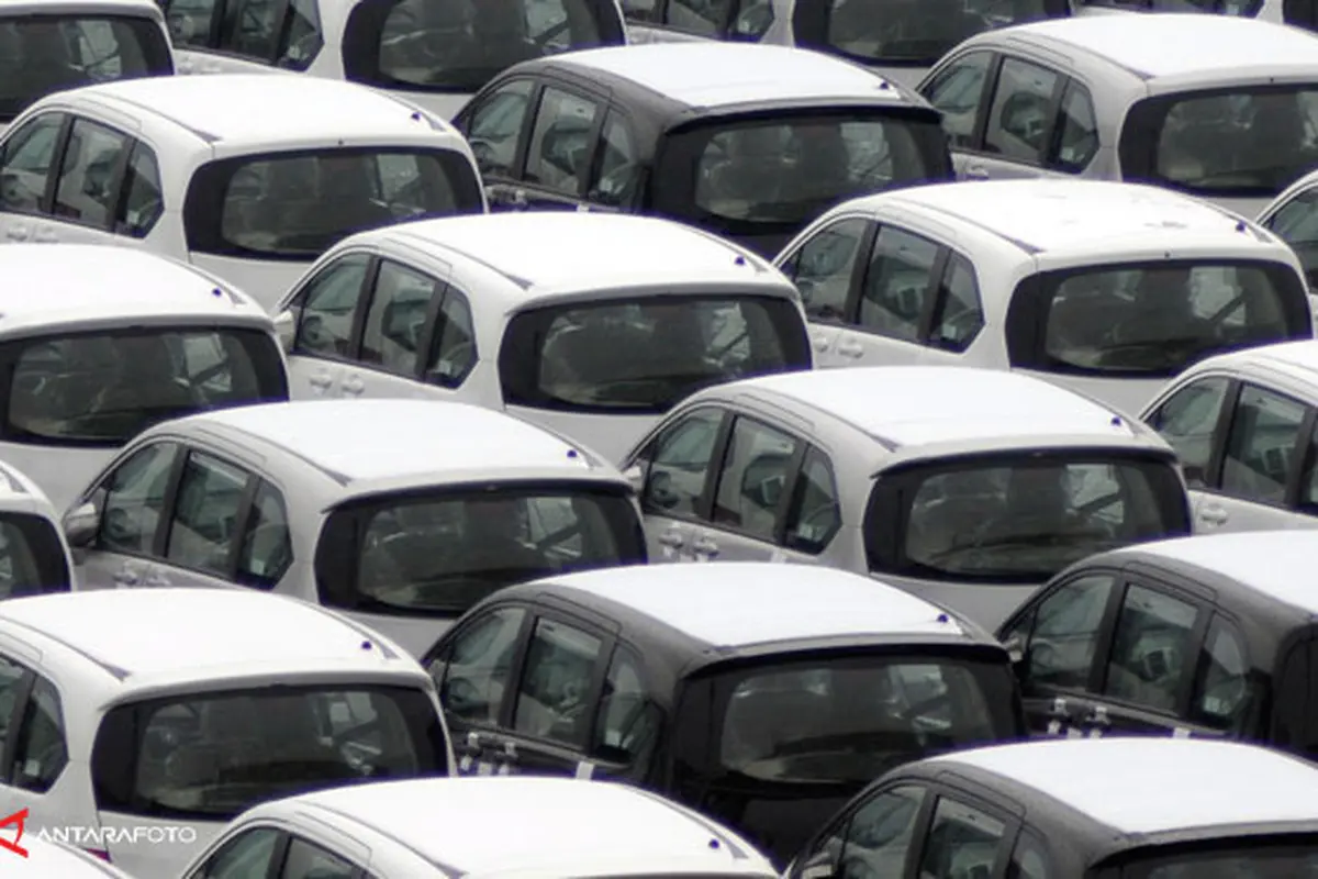 penjualan-mobil130719b.jpg