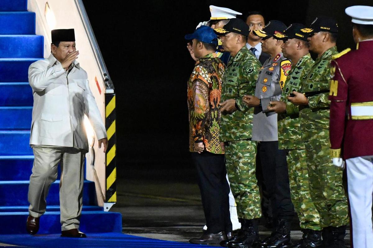 Presiden Prabowo Subianto Tiba di Tanah Air Usai Hadiri KTT APEC 2025 di Korea Selatan