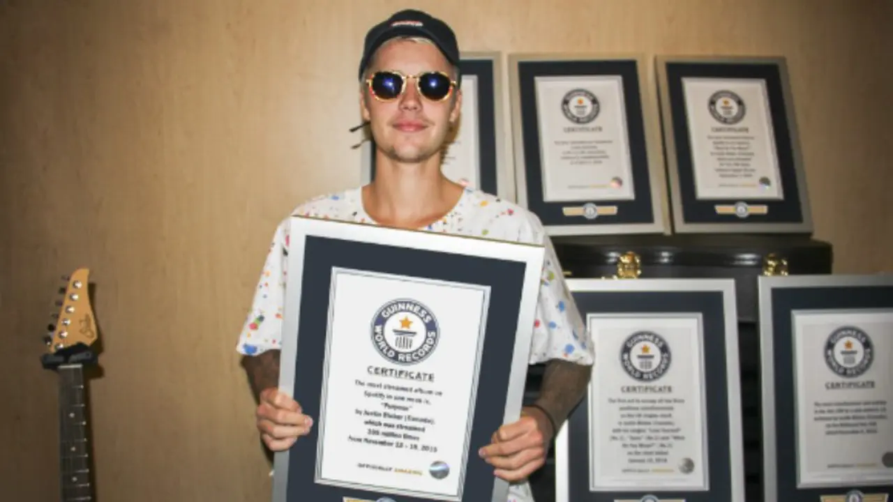 Justin Bieber pecahkan delapan rekor dunia.