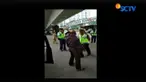 Meski tidak terluka, viralnya rekaman video amatir ini mengakibatkan Aiptu Maralum mengalami shock berat.