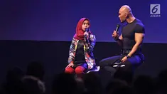 Presenter Deddy Corbuzier bersama selebgram Ria Ricis saat jadi pembicara di  XYZ DAY 2018  di The Hall Senayan City, Jakarta, Rabu (25/4). XYZ Day merupakan sebuah konferensi inspirasi multigenerasi. (Liputan6.com/Herman Zakharia)
